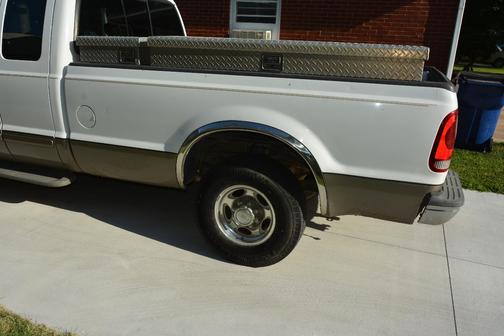 White 2002 Ford F-250 Lariat SuperCab Super Duty
