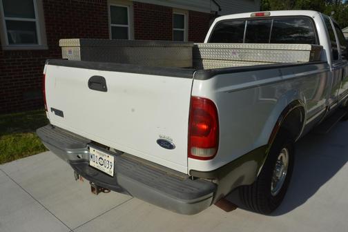 White 2002 Ford F-250 Lariat SuperCab Super Duty