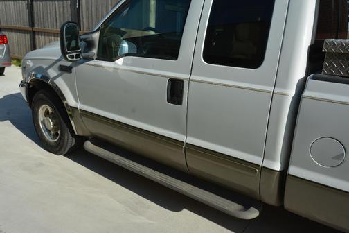 White 2002 Ford F-250 Lariat SuperCab Super Duty