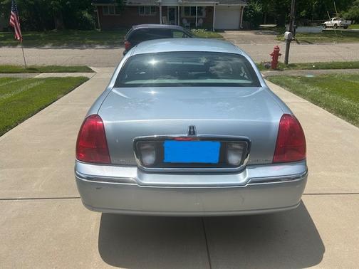 2007 Lincoln Town Car Signature Limited
