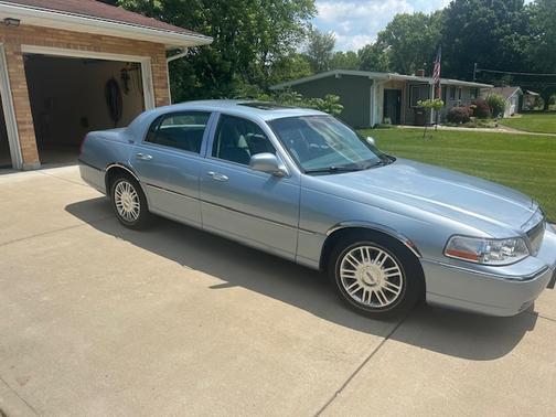 2007 Lincoln Town Car Signature Limited