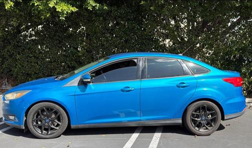 Blue 2016 Ford Focus SE