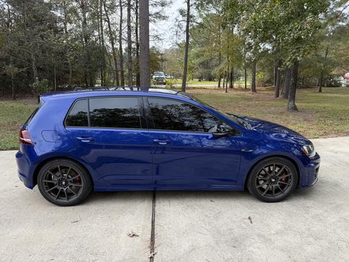 2016 Volkswagen Golf R 4-Door