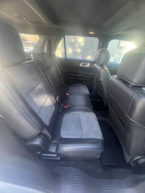 White 2015 Ford Explorer XLT