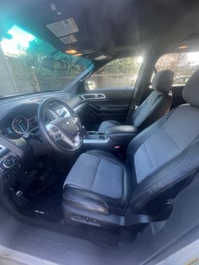 White 2015 Ford Explorer XLT