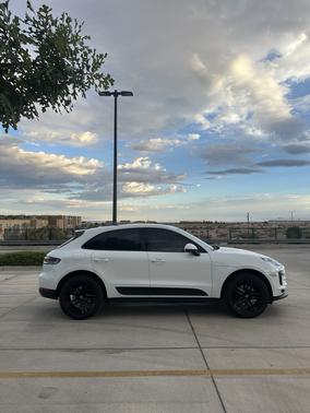 White 2020 Porsche Macan Macan