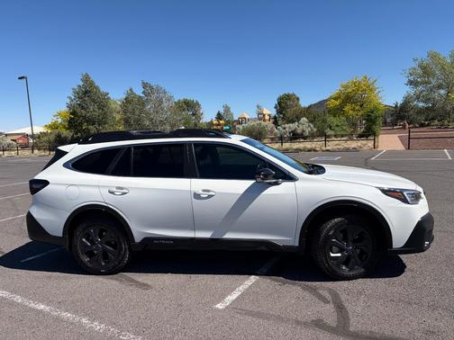 White 2021 Subaru Outback Onyx Edition XT