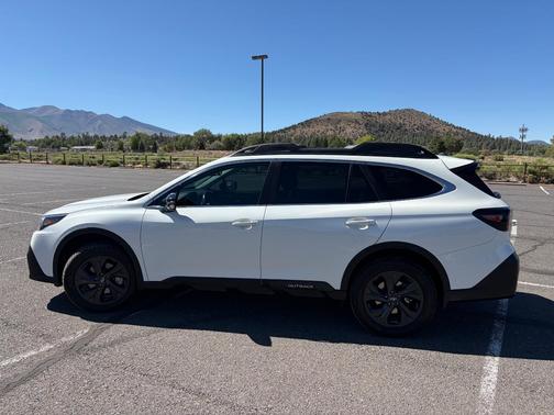 White 2021 Subaru Outback Onyx Edition XT