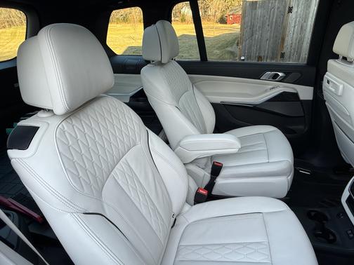 2022 BMW X7 M50i
