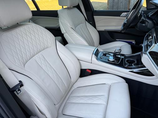 2022 BMW X7 M50i
