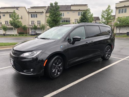 Photo 1 of 12 of 2020 Chrysler Pacifica Hybrid Limited