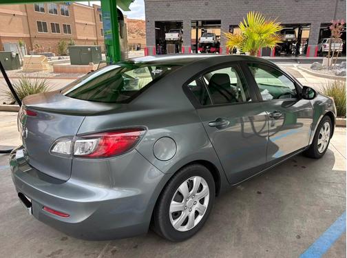 Gray 2012 Mazda Mazda3 i Sport