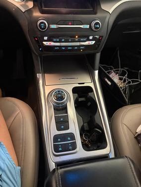White 2020 Ford Explorer XLT
