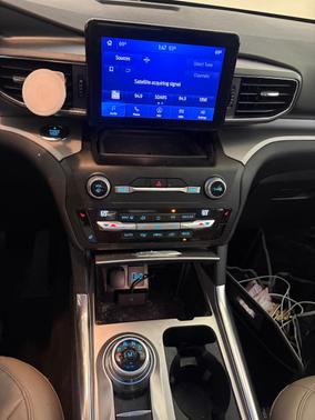 White 2020 Ford Explorer XLT