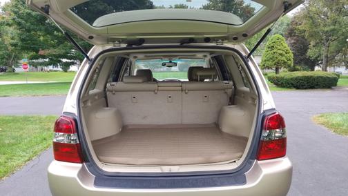 Gold 2004 Toyota Highlander Base
