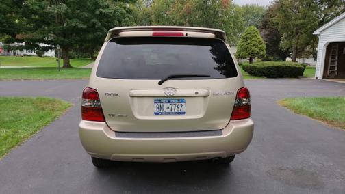 Gold 2004 Toyota Highlander Base