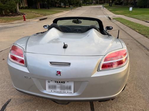 Silver 2007 Saturn Sky Base