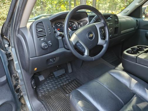 2009 Chevrolet Silverado 2500 LT Crew Cab