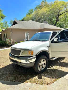 White 2003 Ford F-150 XLT SuperCrew