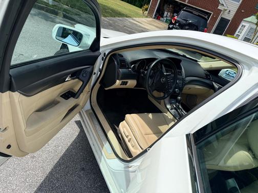 White 2013 Acura TL 3.5