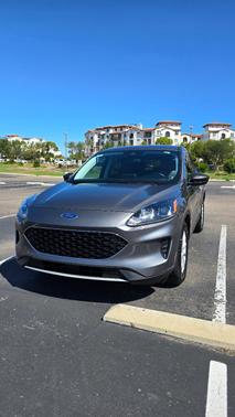 Gray 2022 Ford Escape SE Hybrid