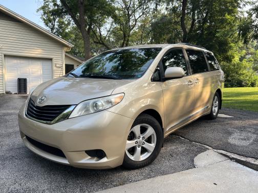 2011 Toyota Sienna LE