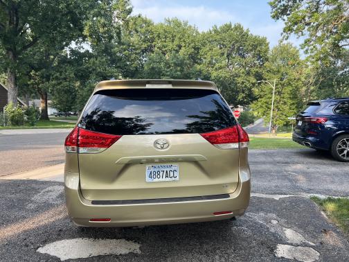 2011 Toyota Sienna LE