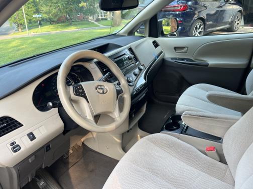 2011 Toyota Sienna LE