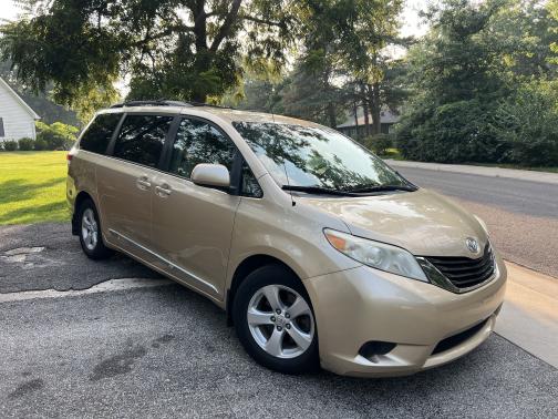 2011 Toyota Sienna LE