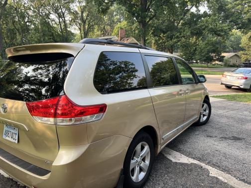 2011 Toyota Sienna LE