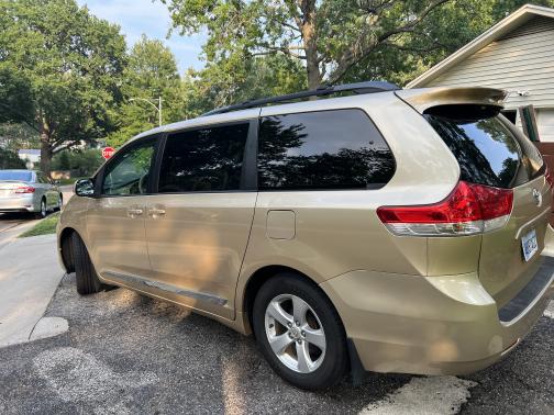 2011 Toyota Sienna LE