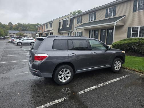 Gray 2011 Toyota Highlander Base