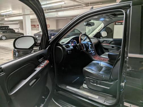 Black 2010 Cadillac Escalade ESV Luxury