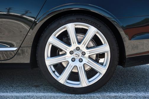Black 2018 Volvo S90 T6 Inscription