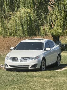 2010 Lincoln MKS Base