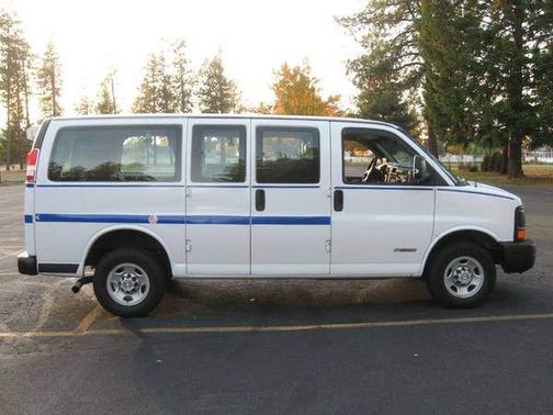 2004 Chevrolet Express 2500 Base