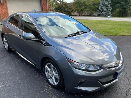 Black 2018 Chevrolet Volt LT
