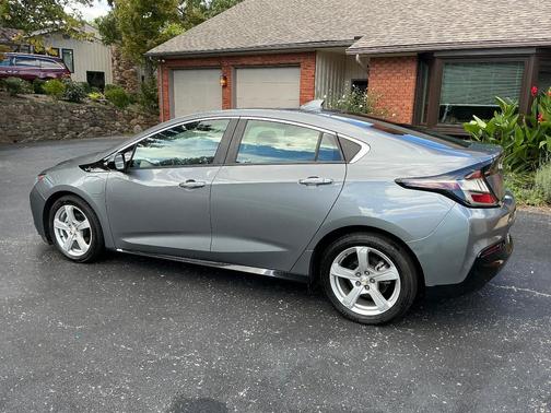 Black 2018 Chevrolet Volt LT