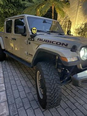 Beige 2022 Jeep Gladiator Rubicon