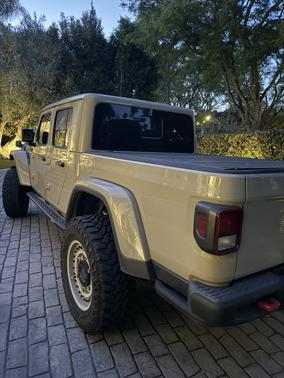 Beige 2022 Jeep Gladiator Rubicon