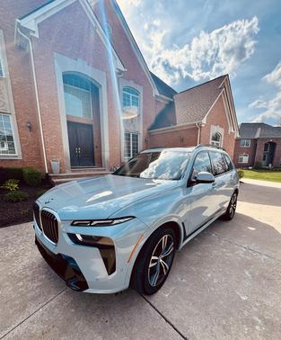 Gray 2023 BMW X7 xDrive40i