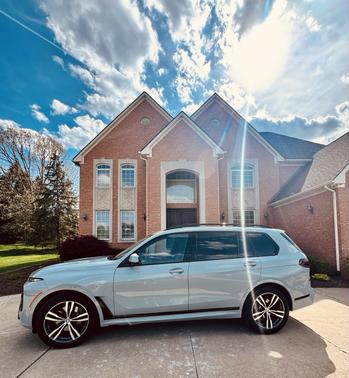 Gray 2023 BMW X7 xDrive40i