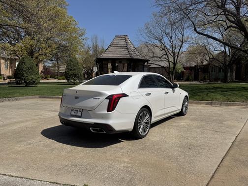 2023 Cadillac CT4 Premium Luxury