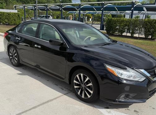 Black 2016 Nissan Altima 2.5 SV