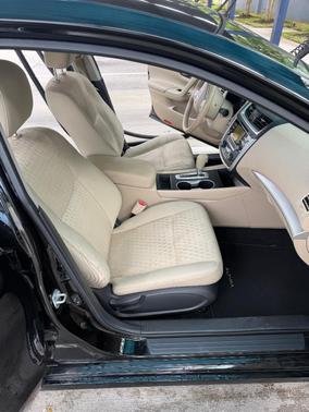 Black 2016 Nissan Altima 2.5 SV