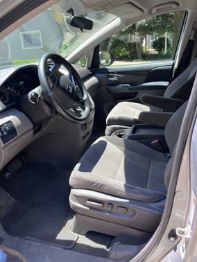 Silver 2016 Honda Odyssey SE