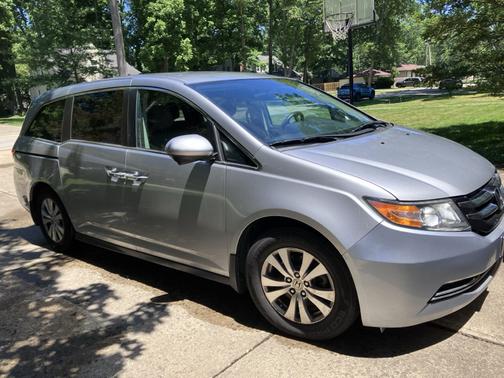 Silver 2016 Honda Odyssey SE