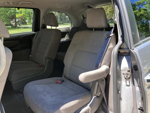 Silver 2016 Honda Odyssey SE