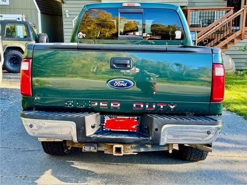 Green 2011 Ford F-250 Lariat