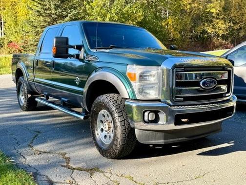 Green 2011 Ford F-250 Lariat